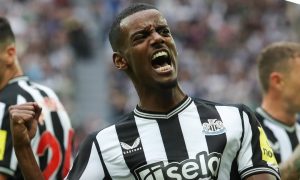 DEMONSTRACIJA SILE NJUKASLA: Svrake pregazile Aston Vilu i preuzele prvo mesto u Premijer ligi!