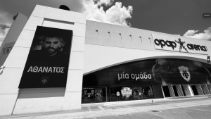 EMOTIVNA SLIKA IZ ATINE: Trener AEK-a objavio sliku sa ubijenim navijačem, pa poslao potresnu poruku! (FOTO)