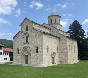 DIVAN GEST SRPSKOG ŠAMPIONA: Zvezda uručila donacije manastirima na Kosovu i Metohiji! (FOTO)