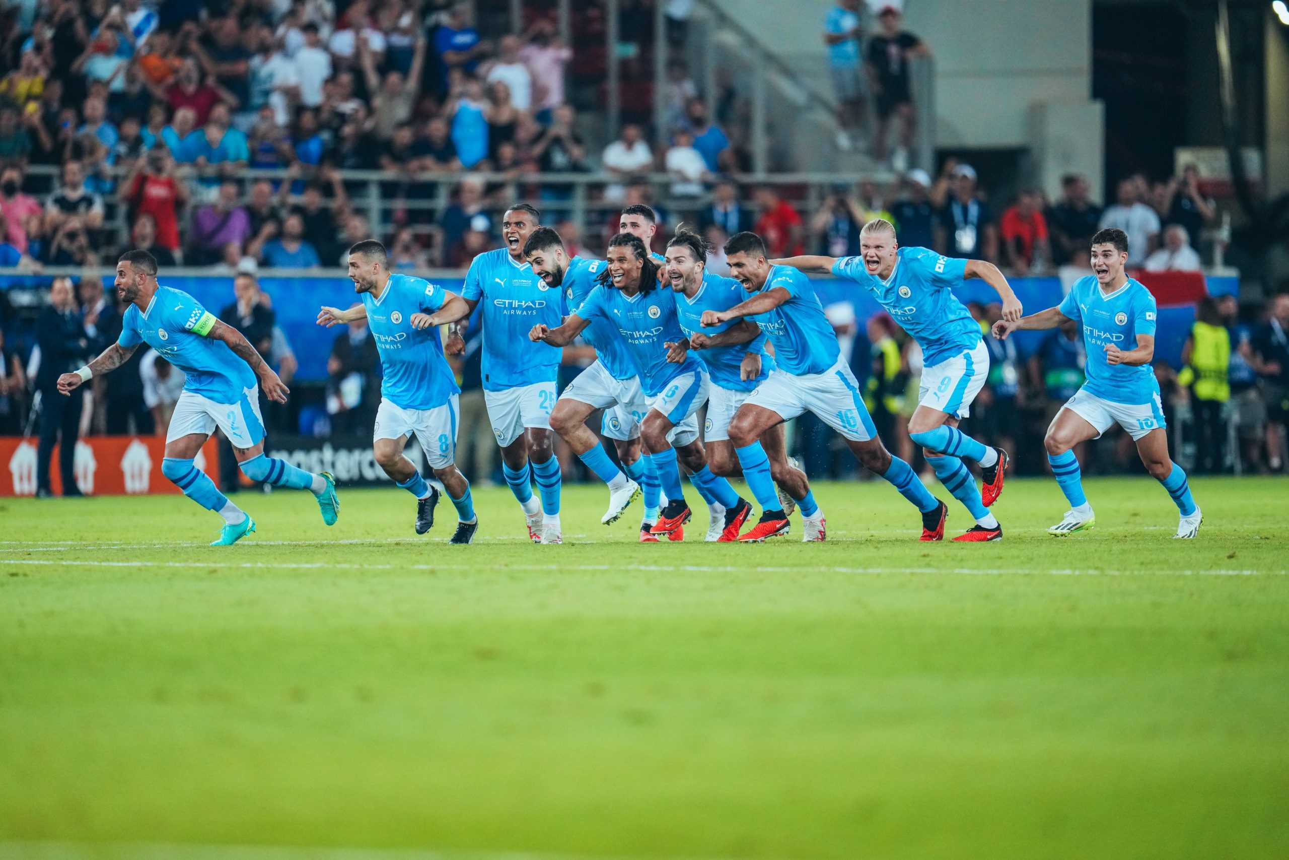 RADNIČKI SLAVIO NAKON PREOKRETA: Nišlije vraćaju Zvezdu na čelo tabele!  (FOTO) (VIDEO) - Domaći fudbal, Fudbal Sportske vesti - HotSport