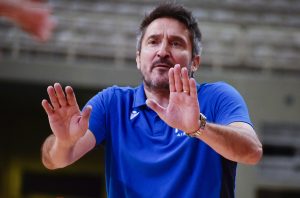 POCEKA KOŠTAO BURAN TEMPERAMENT: Selektor Italije isključen pre poluvremena! (VIDEO)