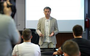 FILIPOVIĆ O PENALU KOJI JE MITIĆ DOSUDIO TSC-U: ‘Ovde su stvari jednostavne, na osnovu slike treba da kaže da li je kontakt spolja ili iznutra!’ (VIDEO)