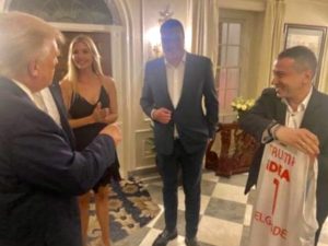 NEVEROVATNA SCENA U NJUJORKU: Donald Tramp i dres Crvene zvezde! (FOTO)