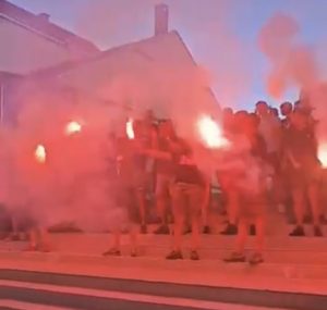 DELIJE IZ ČITAVE SRBIJE DOLAZE DA PODRŽE OLIMPIJAKOS: Čukarički ni u Srbiji neće biti domaćin? (VIDEO)