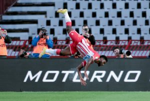 KRASO NASTAVLJA GDE JE STAO: Napadač sa bele tačke doveo Zvezdu u vođstvo! (VIDEO)