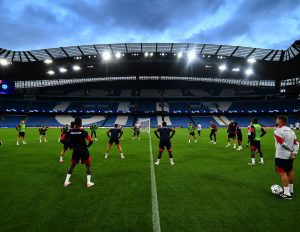 ZVEZDA ODRADILA TRENING NA ETIHADU: Kiša i loše vreme kao dobrošlica za ‘crveno-bele’! (FOTO)
