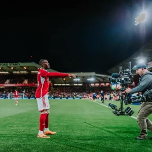 NE PRETERANO ZANIMLJIVO VEČE U PREMIJER LIGI: Hadson-Odoi doneo bod domaćinu! (VIDEO)