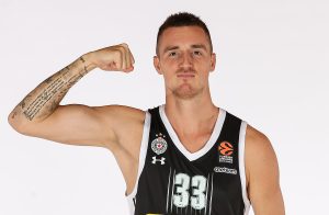 ANĐUŠIĆ U ULOZI PROFESORA: Učio Kaminskog da govori Srpski! (VIDEO)