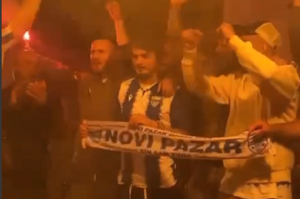 NAKON SUME I HELIKOPTERA, LJAJIĆ SPEKTAKULARNO PREDSTAVLJEN: Baklje, vatromet i sjajna atmosfera u Novom Pazaru! (VIDEO)