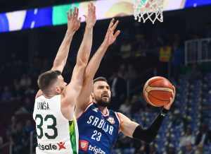 (POLUVREME) SRBIJA NA PRAGU POLUFINALA: Bogdanović na svojim krilima vodi ‘orlove’ ka pobedi! (FOTO)