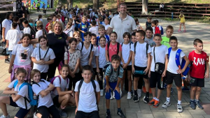 BORKOVIĆ OBRADOVAO NA STOTINE MALIŠANA: Čekali u redovima za autogram (FOTO) (VIDEO)