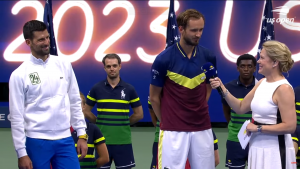 „PLANIRAŠ LI USKORO DA MALO USPORIŠ“: Medvedev nasmejao ceo stadion svojim govorom! (VIDEO)