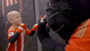 OVO JE NAJODVRATNIJI GEST U OVOM VEKU: Šta reći za one koji se podsmevaju mrtvom detetu!? (FOTO)