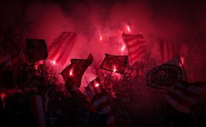 ‘DELIJE’ BAKLJADOM OBELEŽILE ROĐENDAN ‘MARAKANE’: Fanstatična atmosfera! (FOTO)