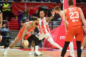 (POLUVREME): ZVEZDA RAZBIJA CEDEVITU: Nedović i Nejpir vidno raspoloženi! (FOTO)