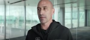 POLJUBIO FUDBALERKU ŠPANIJE, FIFA GA SUSPENDOVALA: Luis Rubijales izbačen iz fudbala na 3 godine! (VIDEO)