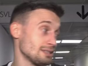 ALEKSA DAJE IZJAVU, PANTER MU LUPA „ĆUŠKU“: Urnebesna interakcija lidera Partizana! (VIDEO)