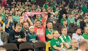 NESVAKIDŠANJI POTEZ NAVIJAČA ZVEZDE: O ovom će se dugo pričati! (VIDEO)