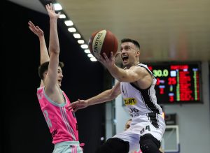 PARTIZAN KAPITULIRAO: Mega slavila uz zvuk sirene – Kakav meč! (FOTO) (VIDEO)