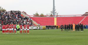 GROBARI ODALI POMEN STRADALIMA NA KOSMETU: Nikad punija tribina poslala jasnu poruku Herojima! (FOTO) (VIDEO)