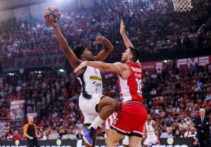 DRAMATIČNA ZAVRŠNICA U PIREJU: Smailagić i Naneli vraćali Partizan u život, ali Olimpijakos na kraju odnosi trijumf! (FOTO) (VIDEO)