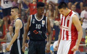 IMA LI MILIONČE? Legenda Partizana dočekala Borisa Daloa koji će večeras igrati protiv Crvene zvezde! (FOTO)