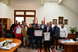 SPEKTAKL KRAJ ZAPADNE MORAVE: Bokseri kuju pobede u Čačku i gledaju ka “Zlatnoj rukavici”! (FOTO)