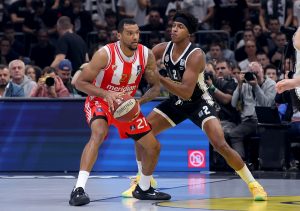 AU, ŠTA JE OVO BILO: Anđušić na ‘posteru’, Bolomboj u NBA stilu zakucao preko beka Partizana! (VIDEO)