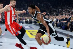 DŽABA NAJBOLJI NAVIJAČI, DŽABA NAJBOLJA ATMOSFERA: Evroliga voli pare, a ne Večite!