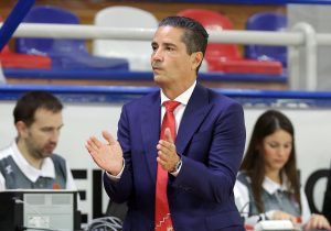 PRVE SLIKE NOVOG ZVEZDINOG TRENERA NA DUŽNOSTI: Sferopulos premijerno vodi crveno-bele! (FOTO) (VIDEO)