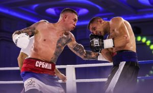 SPEKTAKULARAN PROFESIONALNI BOKS U PRESTONICI: Šampionski pojasevi oko struka Nine i Marka! (FOTO)
