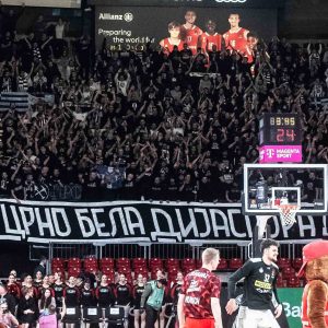 (POLUVREME) PARTIZAN SILOVITO KRENUO, PA USPORIO: Crno-beli ispustili +10, sjajna igra Trifunovića! (VIDEO)