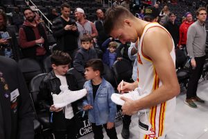 BOGDAN BRILJIRAO, PA PROMAŠIO ŠUT ZA PRODUŽETKE: Dobra partija našeg beka nedovoljna za trijumf Hoksa! (VIDEO)