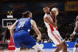 (POLUVREME) CRVENA ZVEZDA VODI PROTIV FENJERAŠA: Crveno-beli ubacili 52 poena Mornaru za sigurnih +13 na poluvremenu!