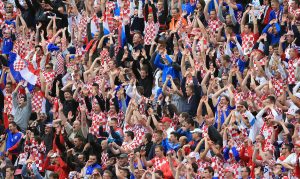 NESVAKIDAŠNJA SCENA U HRVATSKOJ: Navijači napali igrače zbog Mileta Kitića!