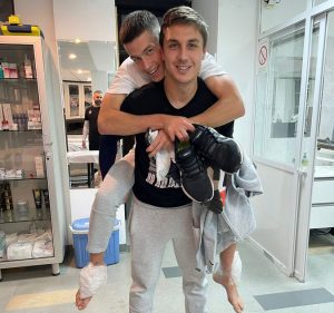 TAKI NIKOLIĆ NOSI ILIĆA NA LEĐIMA: ‘Zaslužio je!’ (FOTO)