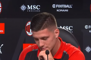 ŠPANCI U ŠOKU ZBOG JOVIĆEVOG PADA U KARIJERI: „Sada igra tiho u Milanu, još nije ni gol postigao“