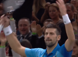 BEZOBRASNA PUBLIKA PROVOCIRALA NOVAKA: Đoković uzeo set i odgovorio na svoj način! (FOTO) (VIDEO)