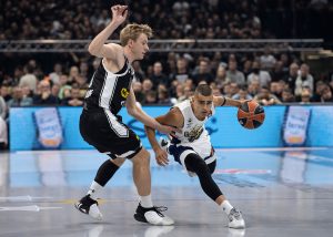 (POLUVREME) ODBRAMBENO RASULO PARTIZANA: Dejvis večeras ne zna za promašaj (FOTO+VIDEO)