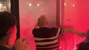 HAOS U PARIZU: Navijači PSŽ-a napali pristalice Njukasla! (VIDEO)