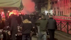 NEMILE SCENE U ‘GRADU MODE’: Krvavi obračun navijača Milana i PSŽ-a! (VIDEO)