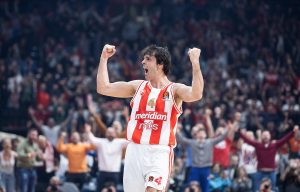 TEODOSIĆ U SVOM STILU: Šut za tri koji je bacio navijače u trans! (VIDEO)