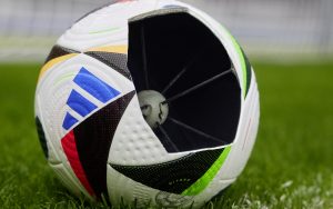 LJUBAV PREMA FUDBALU KOŠTA 150 EVRA: Predstavljena nova lopta za EURO 2024 (FOTO)