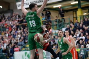 ZVEZDA MOĆNA PROTIV KRKE NA CENTARSKI POGON: Nejpir ne može ni protiv njih, Amerikanac zreo za „šilbovanje“!