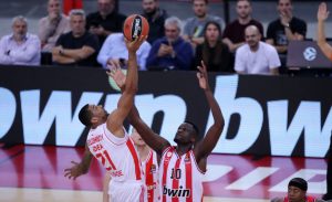 IZUZETNO POLUVREME U PIREJU: Zvezda i Olimpijakos u egalu!