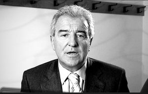 Tužne vesti iz Engleske: Preminuo legendarni fudbalski trener i igrač! (FOTO)