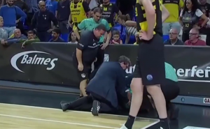 BIZARNA POVREDA U LIGI ŠAMPIONA: Srpski sudija trčao u kontri, pao, pa zajaukao (FOTO+VIDEO)