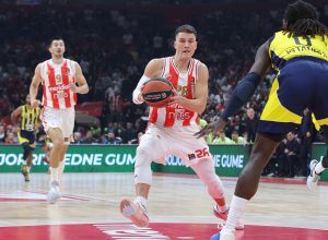 PAKAO ARENE POTPUNO JEDE FENERBAHČE: Zvezda ne da Turcima da pogledaju na koš! (VIDEO)