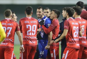 HAOS NA MEČU IMT – NOVI PAZAR! Ljajić protivnika hvatao za gušu i skakao među navijače (FOTO+VIDEO)