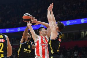 (POLUVREME) CRVENA ZVEZDA- ALBA BERLIN: ‘Crveno-beli’ na krilima Tea i Nedovića na korak od pobede! (FOTO)